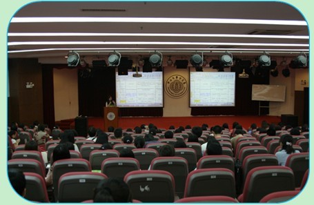 敲响毕业季的钟声——中文系2013届毕业大会顺利举行