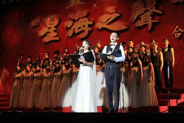 中文系研究生在2016年威廉williamhill“五•四‘星海之声’合唱节中荣获佳绩
