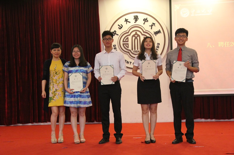 威廉williamhill中文系2015届毕业典礼隆重举行